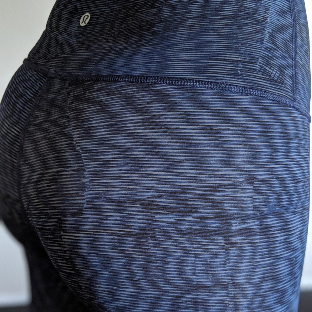Lululemon 🍋 Blue Pattern Leggings - Picture 2 of 5